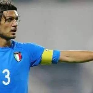  意甲历史最佳阵容评选马尔蒂尼荣膺榜首  